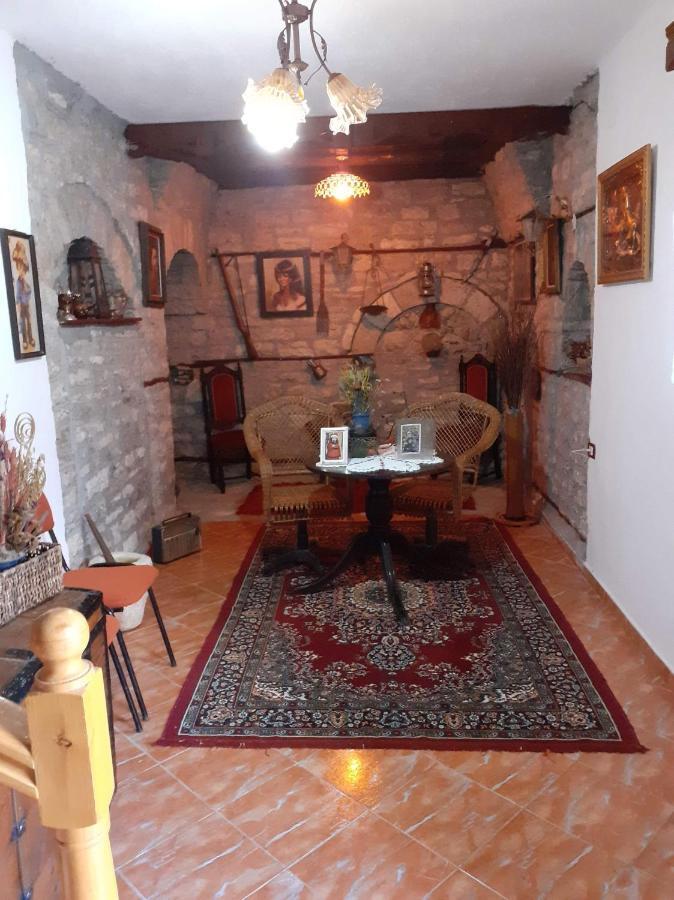 Karafil Guesthouse Gjirokaster Exterior photo